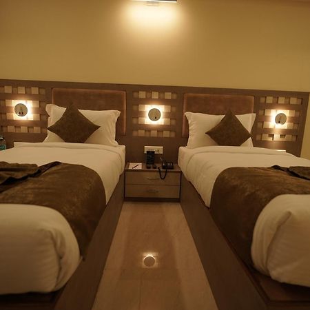 Hotel Bigwig Джабалпур Екстериор снимка