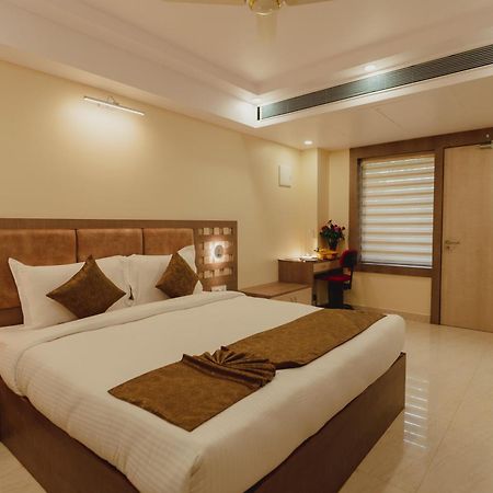 Hotel Bigwig Джабалпур Екстериор снимка