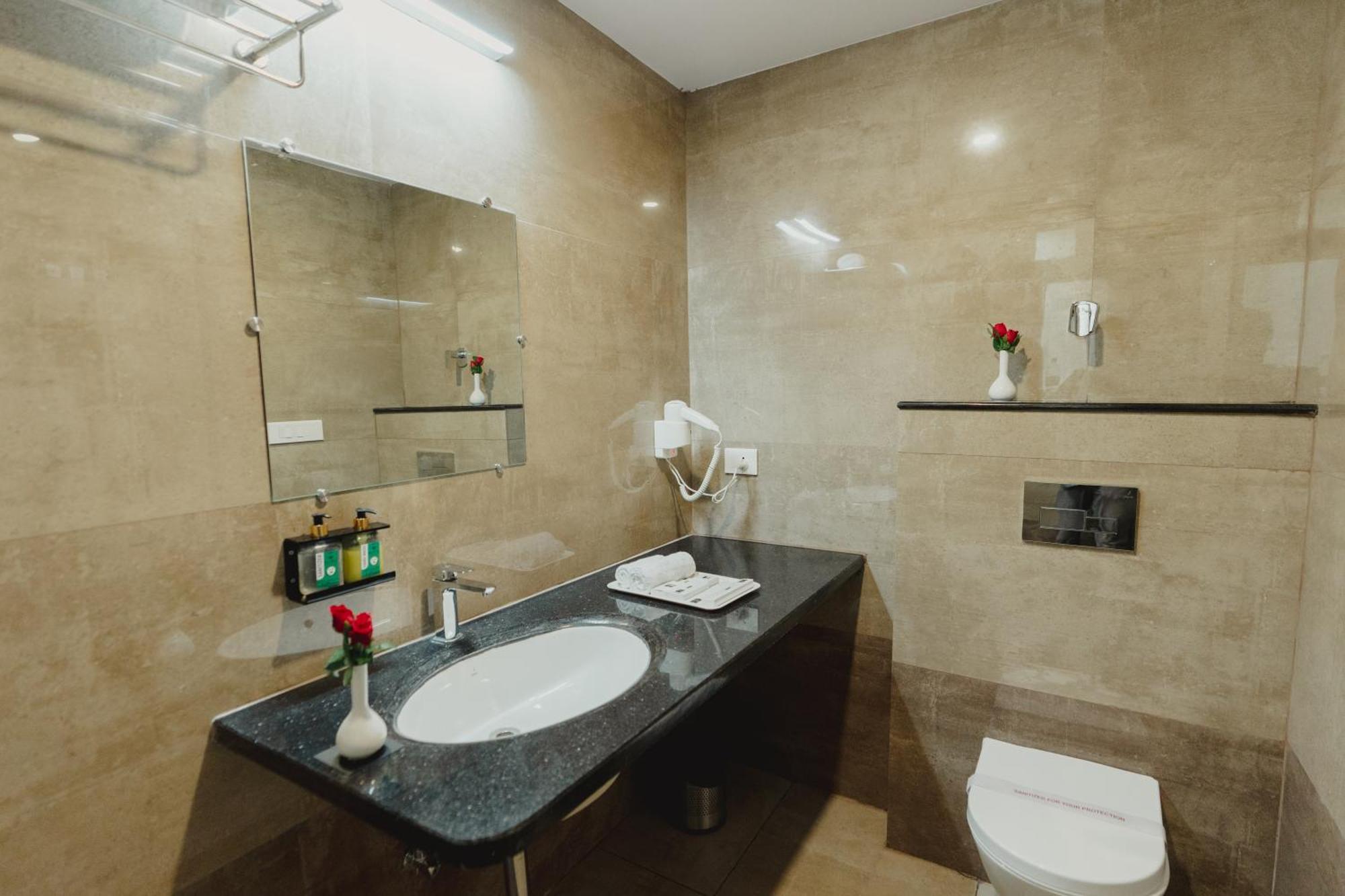 Hotel Bigwig Джабалпур Екстериор снимка
